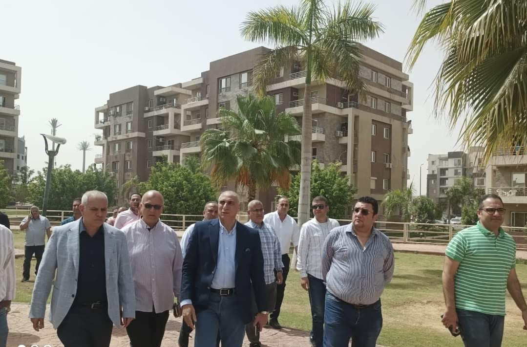مسئولو "الإسكان" يتفقدون مشروعات رفع الكفاءة والتطوير بمدينة العبور